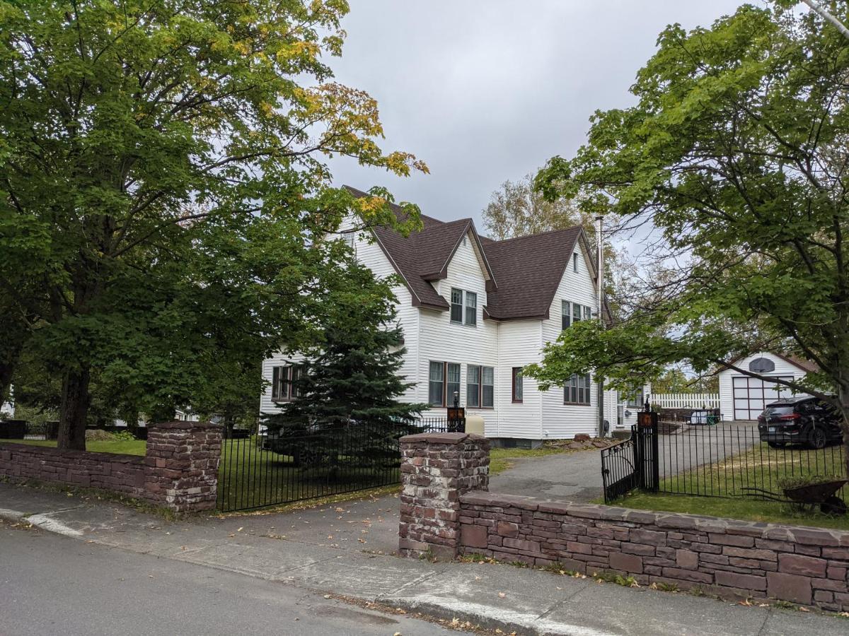 Hill Road Manor Bed & Breakfast Grand Falls Windsor Exterior foto